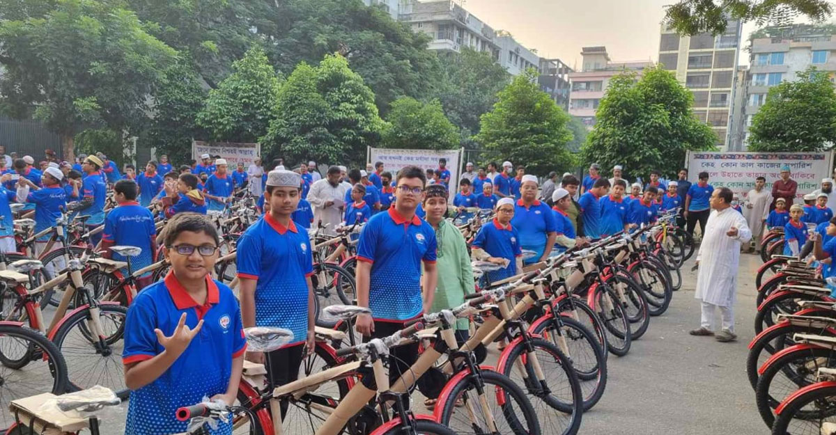 টানা ৪০ দিন জামাতে নামাজ পড়ে সাইকেল উপহার পেলো ২৩০ শিশু-কিশোর