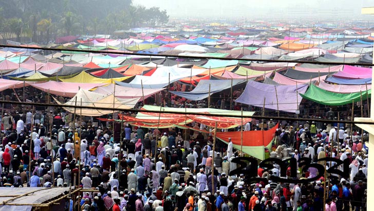 লাখ লাখ মুসল্লির পদভারে মুখর তুরাগ তীর