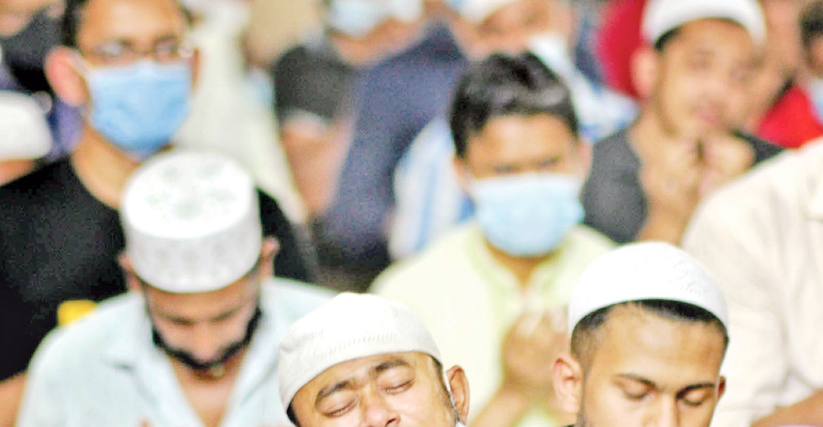 বৃষ্টির জন্য নবাবগঞ্জে ‘সালাতুল ইসতিসকা’ আদায়