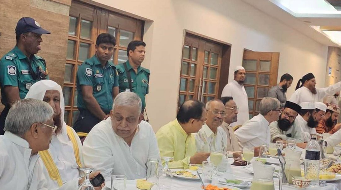 শায়েখে চরমোনাই মুফতি সৈয়দ মুহাম্মাদ ফয়জুল করীমের একমাত্র কন্যার বিবাহোত্তর অনুষ্ঠানে রাজনীতিকদের মিলনমেলা