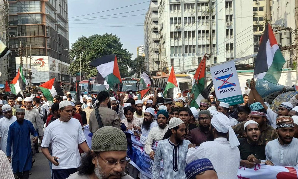 ‘ফিলিস্তিন জিন্দাবাদ’ স্লোগানে উত্তাল রাজধানীর পল্টন-বায়তুল মোকাররম এলাকা